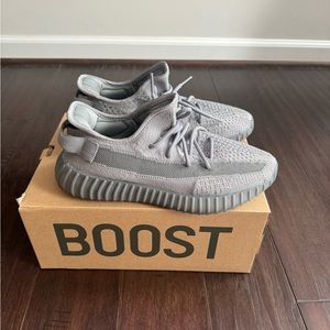 Addias Yeezy Boost 350 V2- Size 8.5